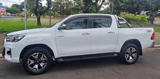 TOYOTA HILUX 2.8 SRX 4X4 CD 16V DIESEL 4P AUTOMÁTICO
